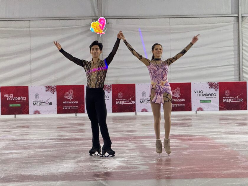 Donovan Carrillo patinando en la inauguración de la pista de hielo en la Villa Navideña del Ceconexpo, Morelia.