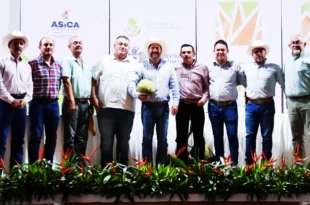 Reunión de productores y expertos durante el anuncio del plan de sanidad agroalimentaria en Jalisco.