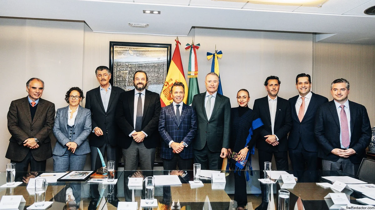 Gobernador Pablo Lemus firmando convenio con Espirituosos España en Madrid