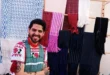 Jaime Antonio Ferreira trabajando en el telar de cintura, creando un rebozo jaspeado.