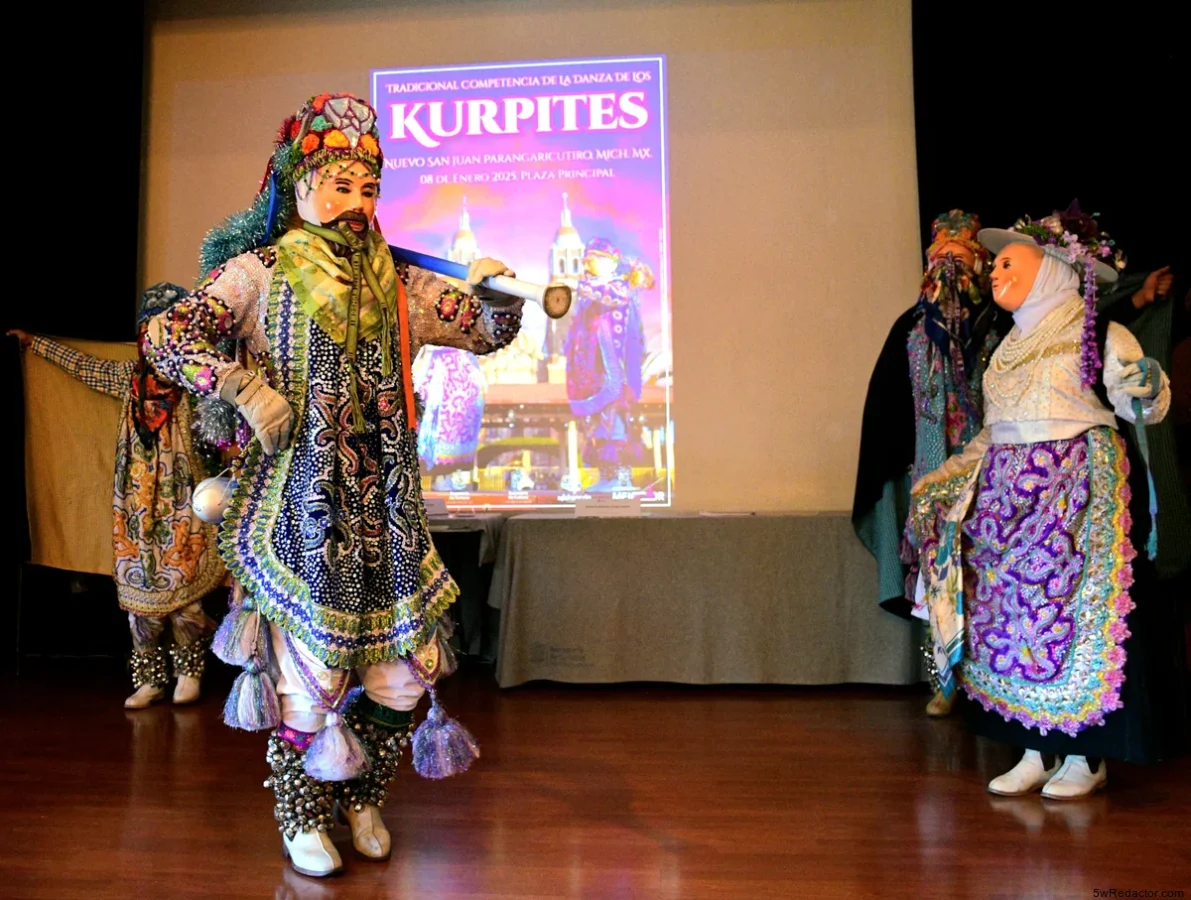 Danzantes de kúrpites durante la Competencia en Nuevo San Juan Parangaricutiro.