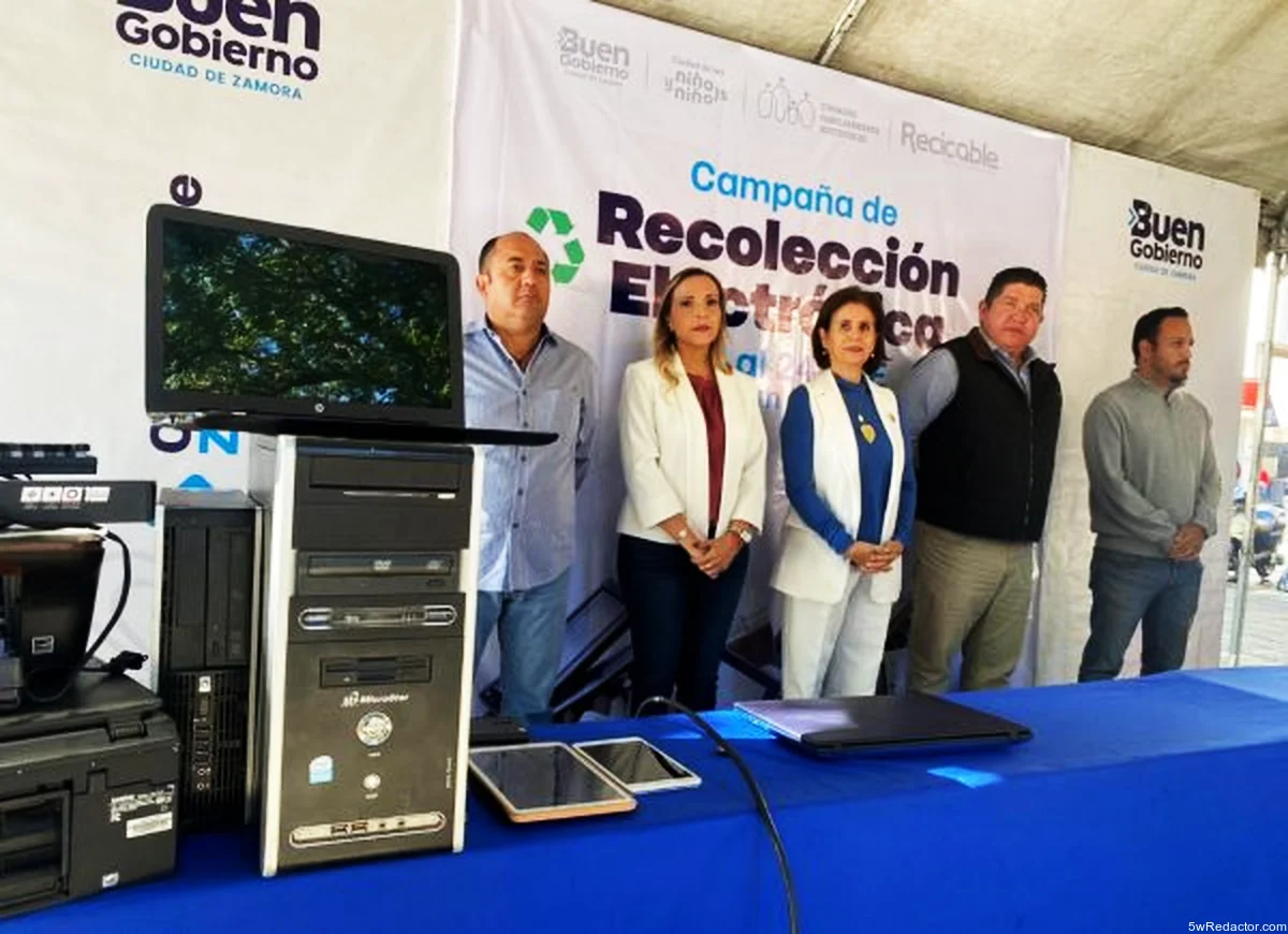 Punto de acopio de electrónicos en la plaza principal de Zamora.