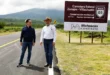 Gobernador Alfredo Ramírez Bedolla supervisando obras en carretera de Michoacán.