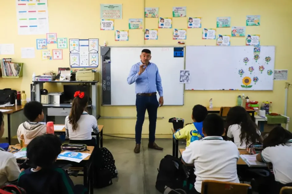 Maestro de Michoacan en clases