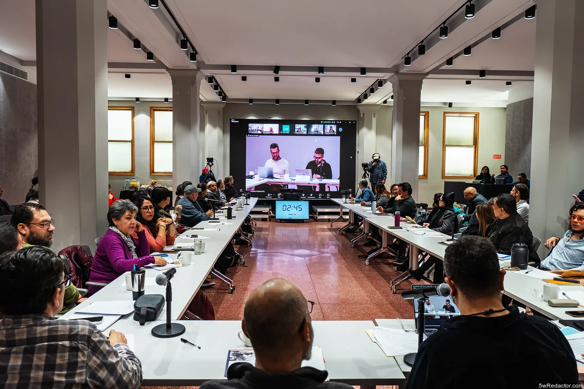 Participantes en la mesa sobre economía cultural y creativa en Monterrey.