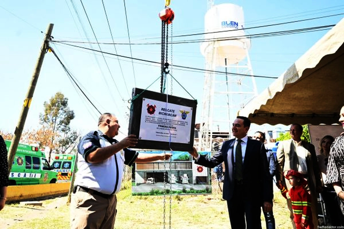 Presidente Carlos Soto durante la ceremonia en Valle Verde, Zamora.