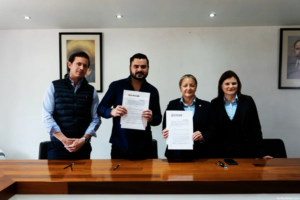 Firma del convenio UNIVA Zamora Chavinda en el Ayuntamiento