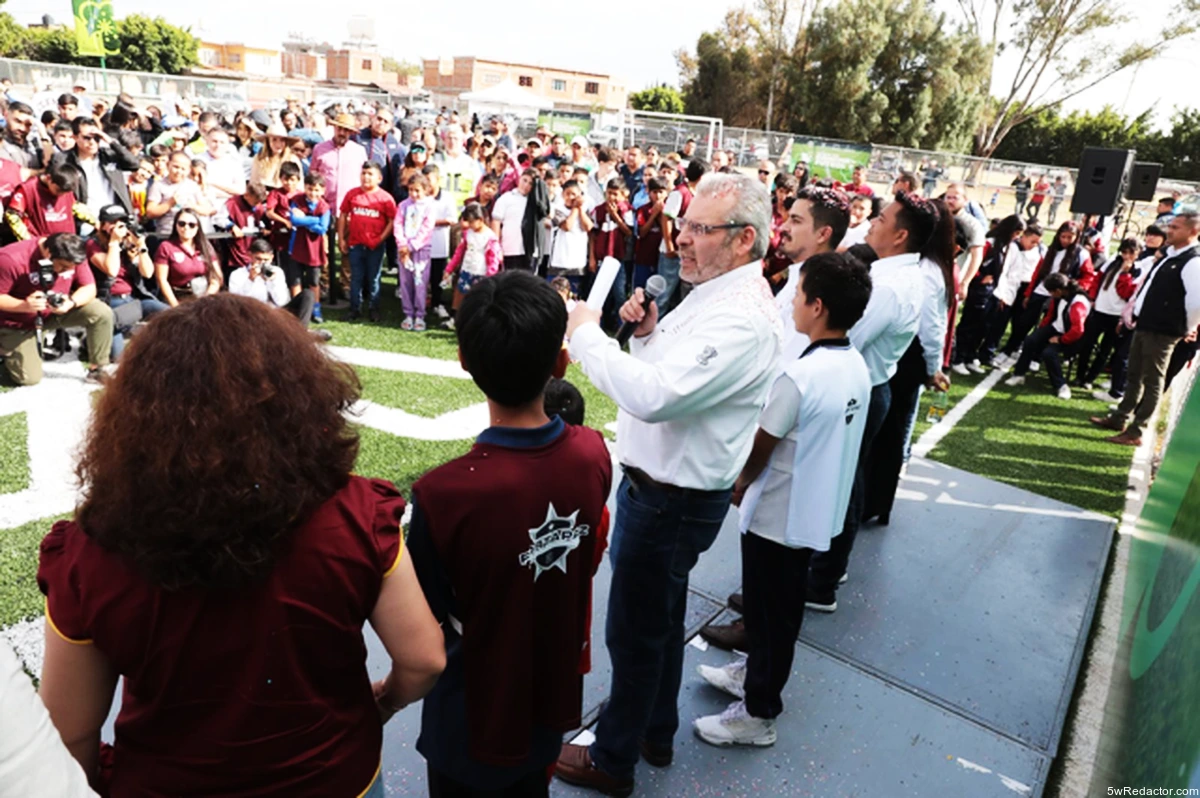 Cancha de fútbol en Yurécuaro inaugurada por Bedolla