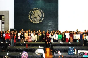 Personal de la Secretaría de Cultura en capacitación en primeros auxilios psicológicos.