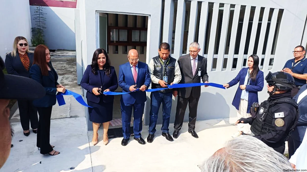 Autoridades en la apertura del nuevo juzgado en el Centro Penitenciario de Zitácuaro