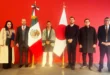 Imagen de empresarios michoacanos en el stand de Foodex.