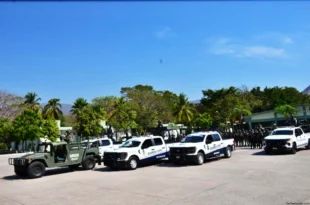 Fotografía de agentes de seguridad en operación en Apatzingán.