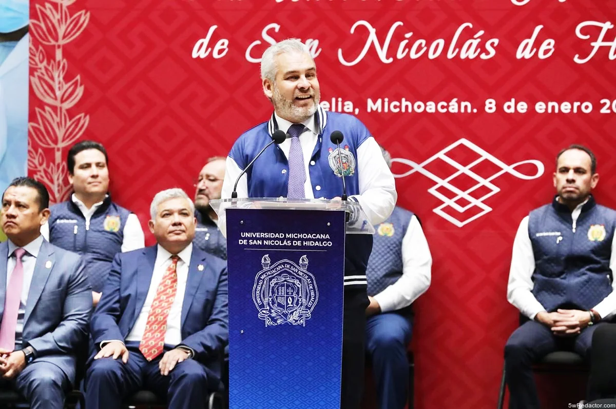 Fotografía del gobernador Alfredo Ramírez Bedolla durante el anuncio del campus Zacapu.