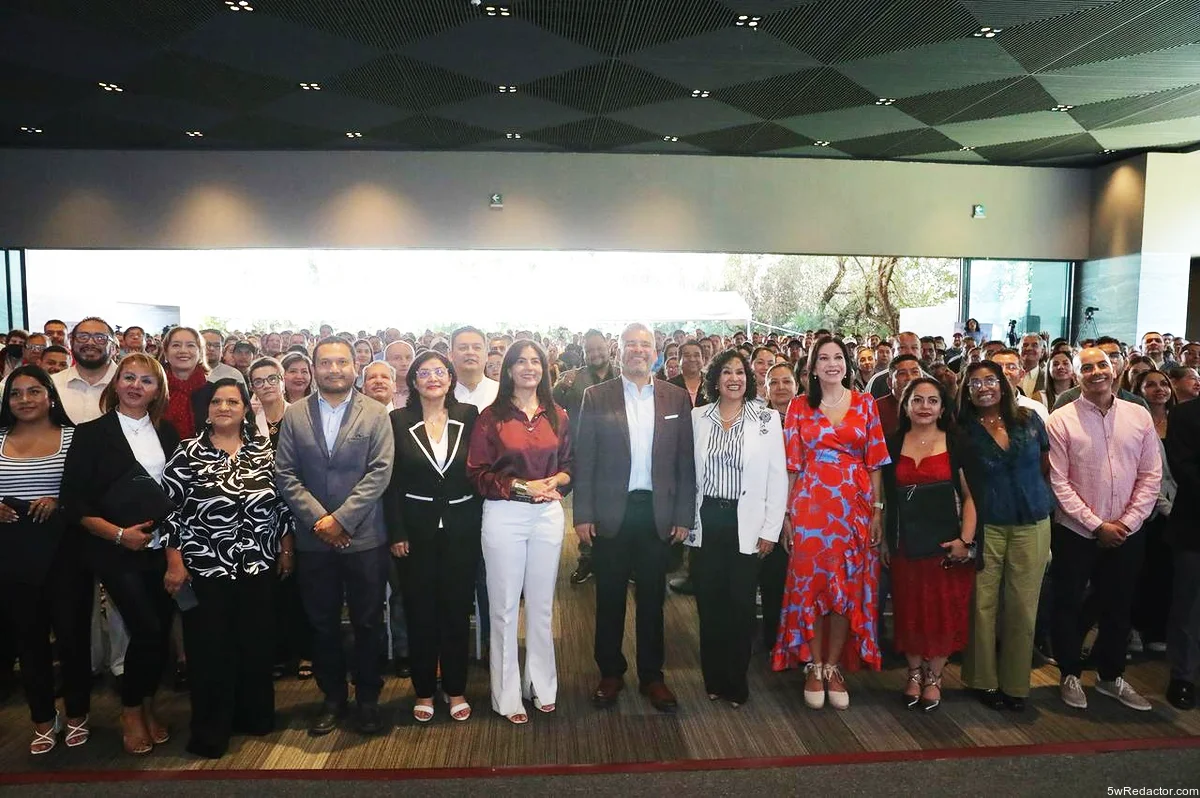 entrega de promociones a maestras y maestros