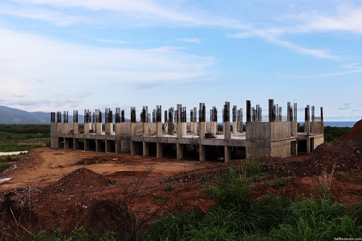 construcción de nueva universidad en Aquila