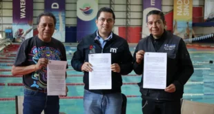 Periodistas en alberca Imcufide con descuento natación.