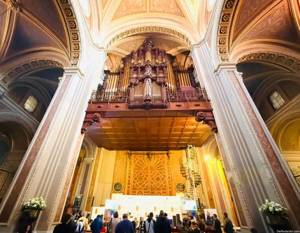 Órgano monumental San Gregorio Magno en Catedral de Morelia durante festival.