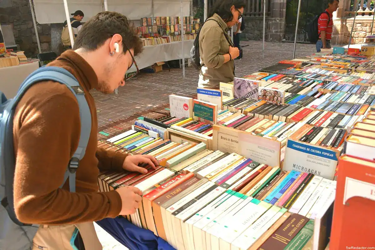 Librobús y 4 mil libros donados Ruta Lectura Plan Michoacán diciembre 2025.
