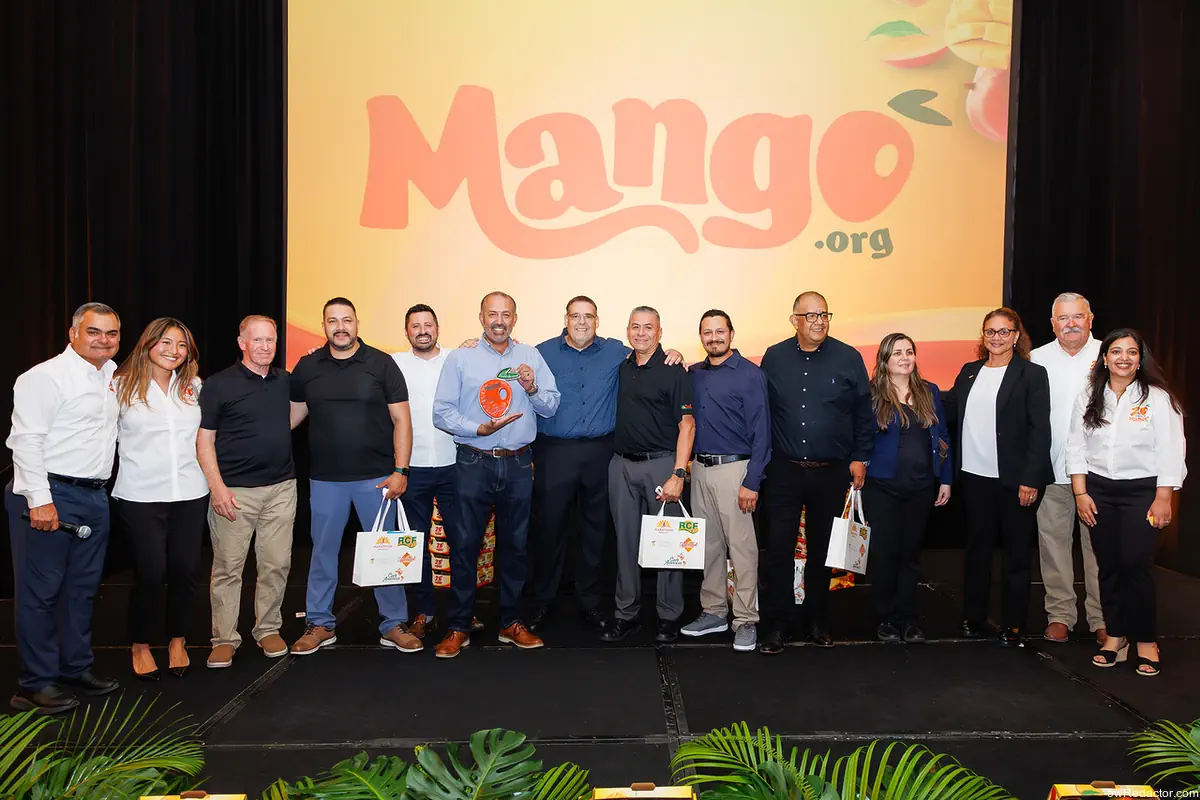 Celebración del 20 aniversario National Mango Board 2025 en Anaheim.