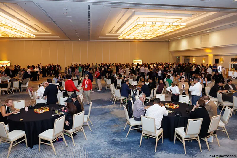 Celebración del 20 aniversario National Mango Board 2025 en Anaheim.