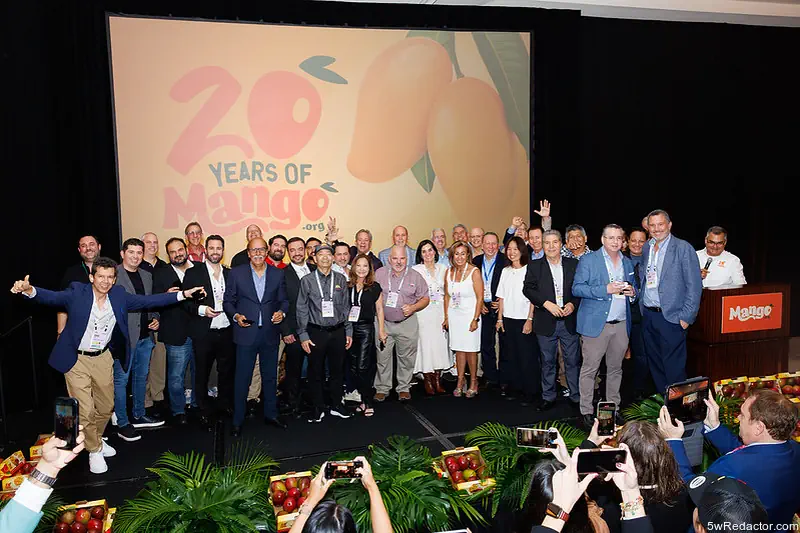 Celebración del 20 aniversario National Mango Board 2025 en Anaheim.