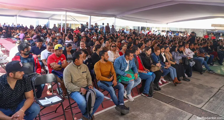 Docentes regularizados con órdenes de adscripción 2025.