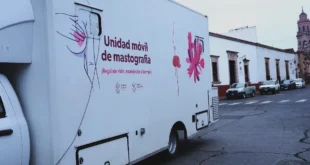 Unidad móvil de mastografía SSM en comunidad rural de Michoacán.
