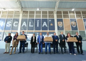 entrega computadoras FGE Michoacán