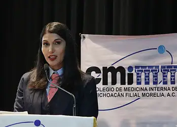 Maribel Mejía presidenta del Colegio de Medicina Interna