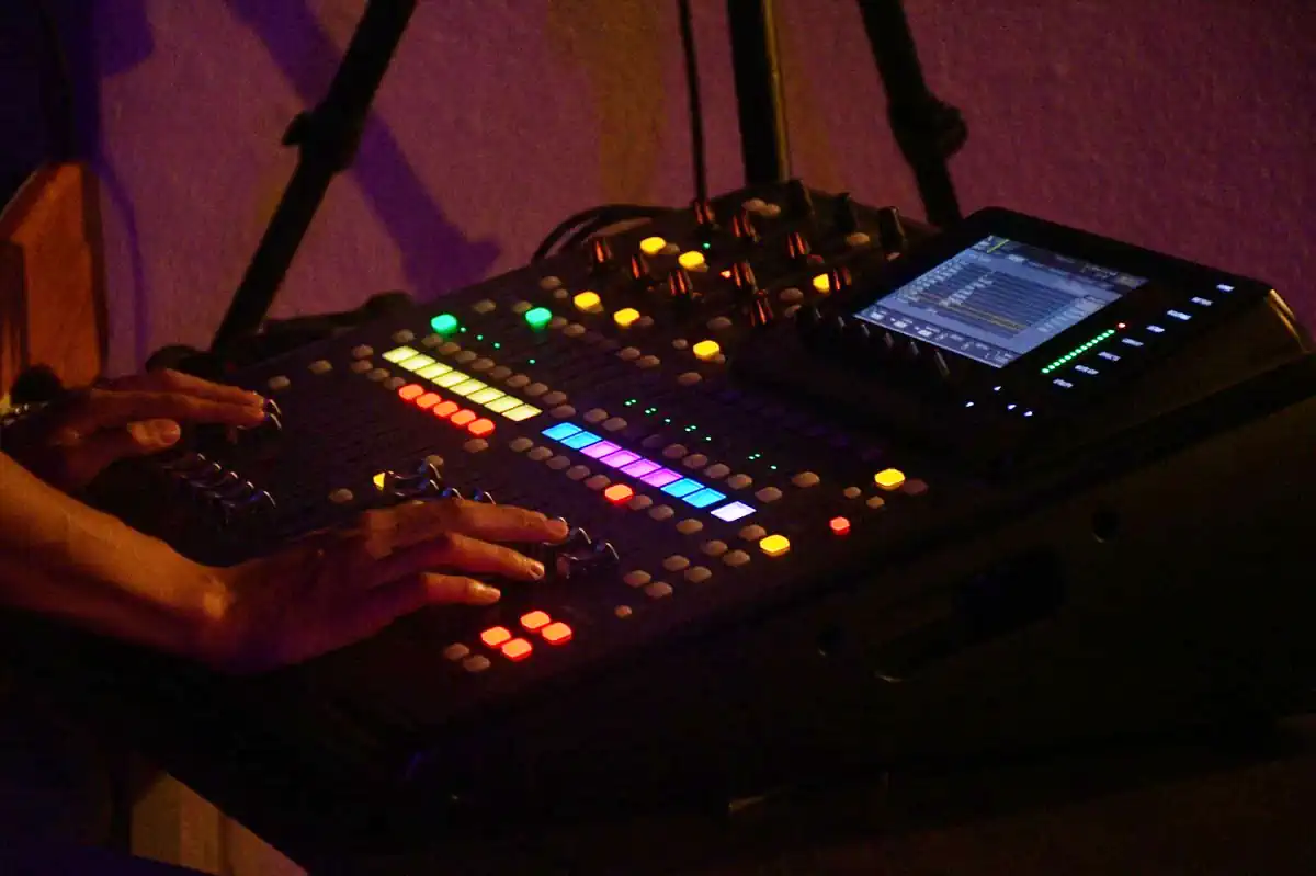 taller de arte sonoro y tecnología en Morelia