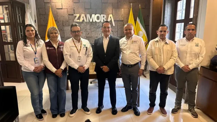 Agentes de ZAMORA en una reunión oficial en un entorno institucional.