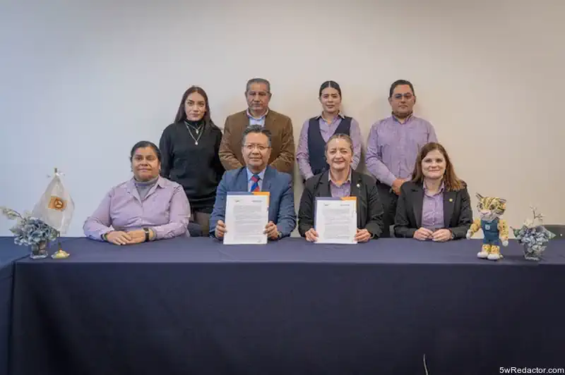 Apariencia de un grupo de profesionales en una reunión formal con documentos en mano.